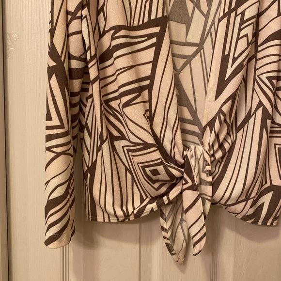 Easy wear by Chico’s woman’s top, size Chico’s 3, dark taupe & white - Picture 3 of 10